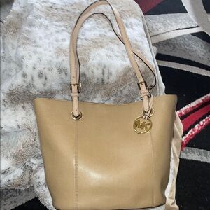 Micheal Kors Jet Set East West Tote Beige Tote Bag 16”W x 12”H